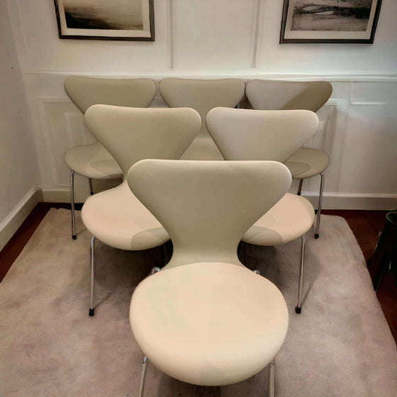 By Fogstrup  -  Arne Jacobsen 7'er stol model 3107 - Sand